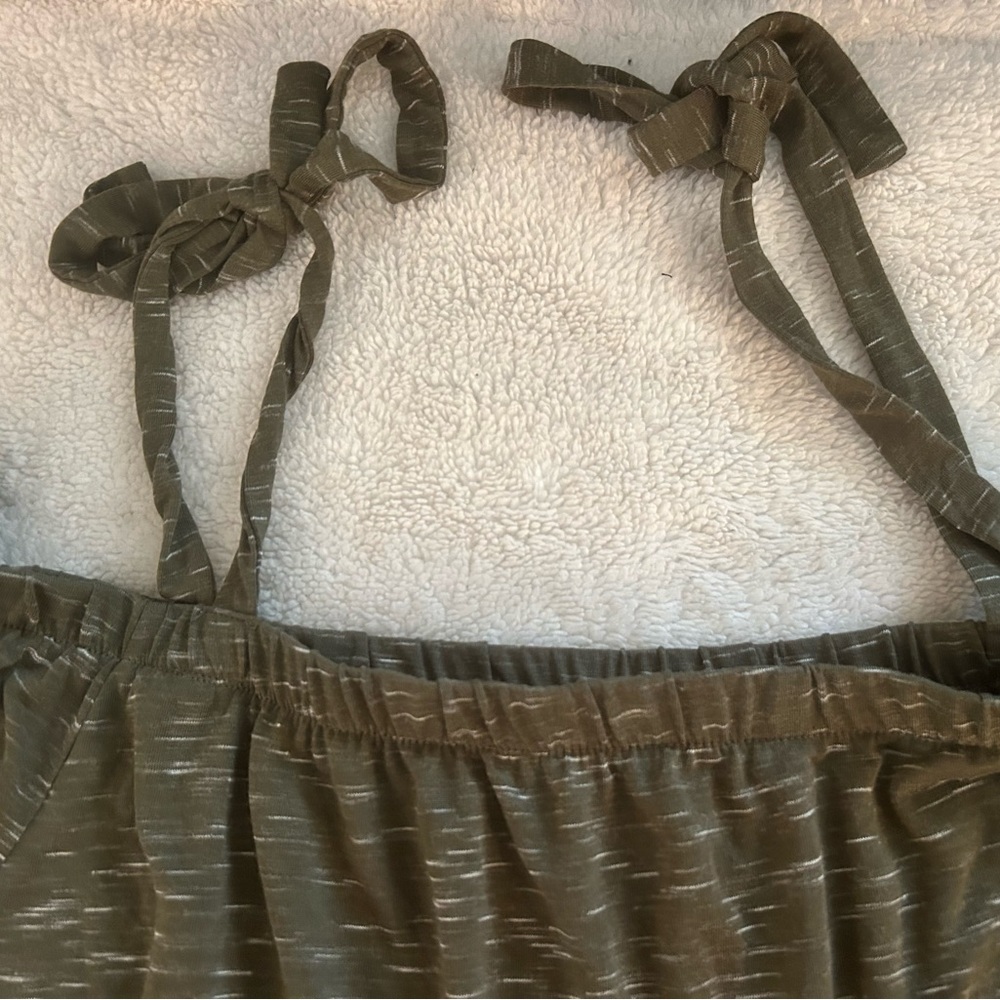 NWT Womens Olive Green Blouse ✨ - Picture 4 of 4